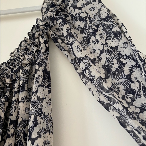 MISA Off the Shoulder Blouse - Picture 4 of 6